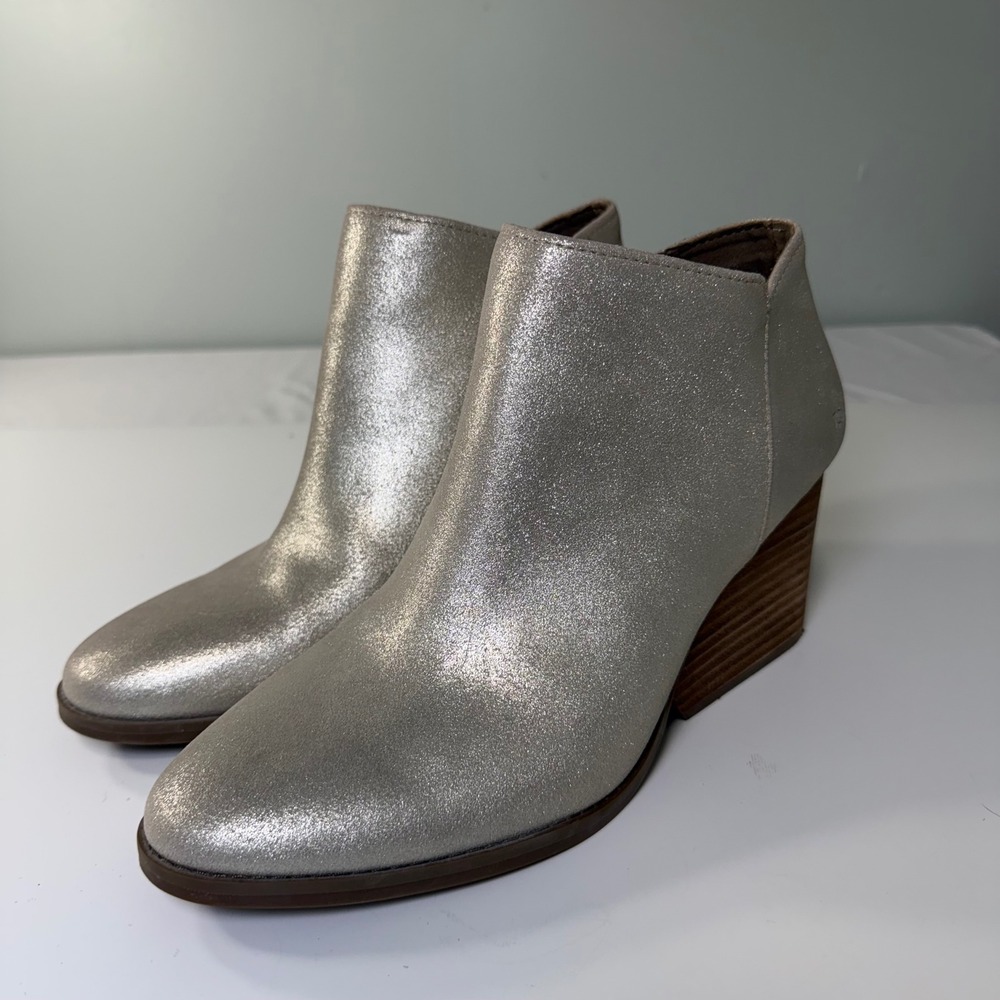 TOMS Taupe Silver Metallic Leather Wedge Ankle Boots Tassel Zip Womens 8.5
